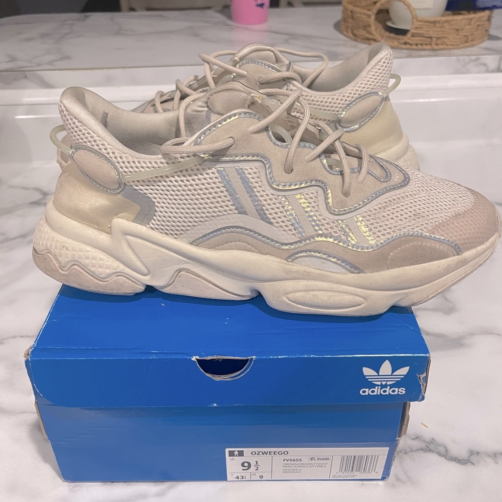 Men’s Adidas OZWEEGO shoes bliss